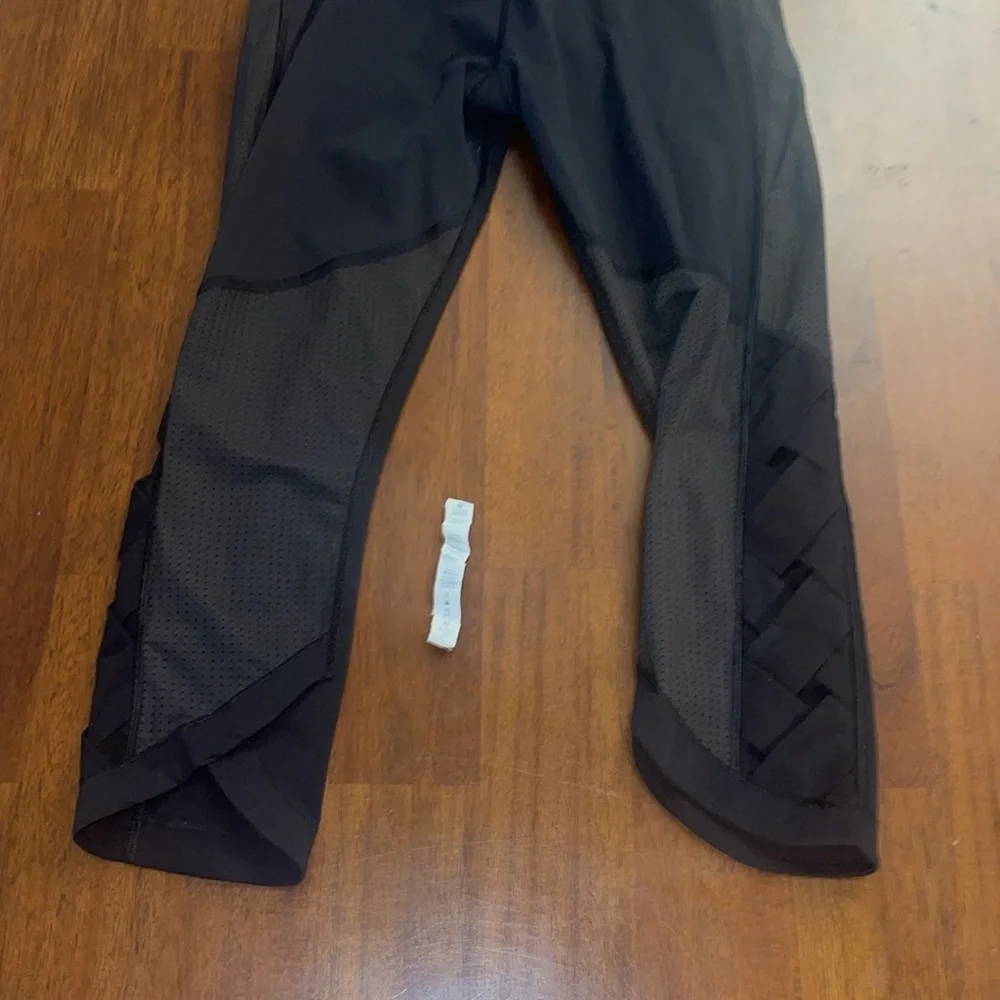 Lululemon Black Capri Mesh Criss Cross Leggings. Size 8.